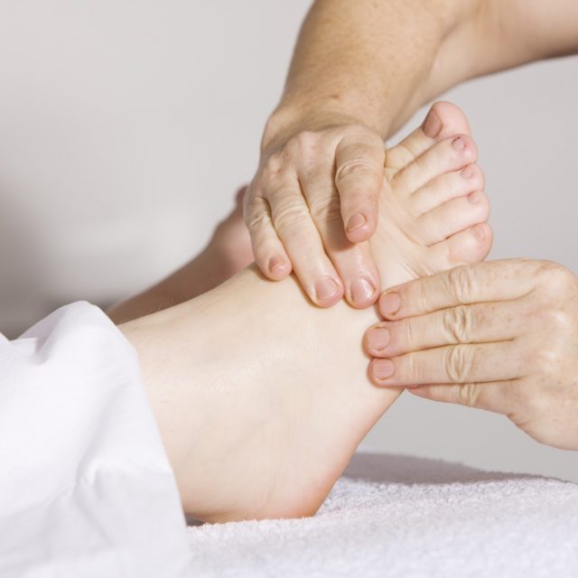https://olala-nails.de/wp-content/uploads/2020/10/physiotherapy-2133286_1920-640x640.jpg